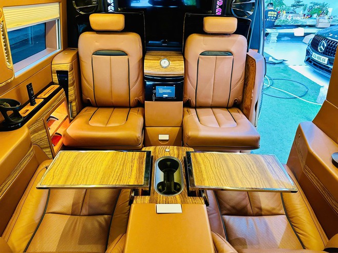 Rao Mercedes-Benz V-Class giá 1,2 tỷ đồng, người bán cho biết riêng tiền độ đã gần 1 tỷ với TV, két sắt, tủ lạnh, ghế 'chủ tịch' kiểu Maybach- Ảnh 12. Rao Mercedes-Benz V-Class giá 1,2 tỷ đồng, người bán cho biết riêng tiền độ đã gần 1 tỷ với TV, két sắt, tủ lạnh, ghế 'chủ tịch' kiểu Maybach- Ảnh 12.