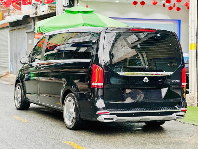 Rao Mercedes-Benz V-Class giá 1,2 tỷ đồng, người bán cho biết riêng tiền độ đã gần 1 tỷ với TV, két sắt, tủ lạnh, ghế 'chủ tịch' kiểu Maybach- Ảnh 3. Rao Mercedes-Benz V-Class giá 1,2 tỷ đồng, người bán cho biết riêng tiền độ đã gần 1 tỷ với TV, két sắt, tủ lạnh, ghế 'chủ tịch' kiểu Maybach- Ảnh 3.