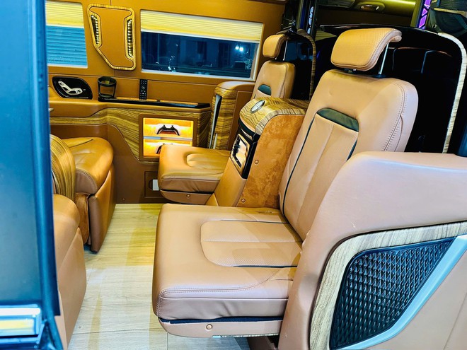 Rao Mercedes-Benz V-Class giá 1,2 tỷ đồng, người bán cho biết riêng tiền độ đã gần 1 tỷ với TV, két sắt, tủ lạnh, ghế 'chủ tịch' kiểu Maybach- Ảnh 11. Rao Mercedes-Benz V-Class giá 1,2 tỷ đồng, người bán cho biết riêng tiền độ đã gần 1 tỷ với TV, két sắt, tủ lạnh, ghế 'chủ tịch' kiểu Maybach- Ảnh 11.