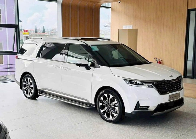 Kia Carnival bản xăng cao nhất giảm tới 210 triệu đồng tại đại lý, giá thực tế còn 1,549 tỷ đồng nhưng phải đánh đổi 1 thứ- Ảnh 3. Kia Carnival bản xăng cao nhất giảm tới 210 triệu đồng tại đại lý, giá thực tế còn 1,549 tỷ đồng nhưng phải đánh đổi 1 thứ- Ảnh 3.