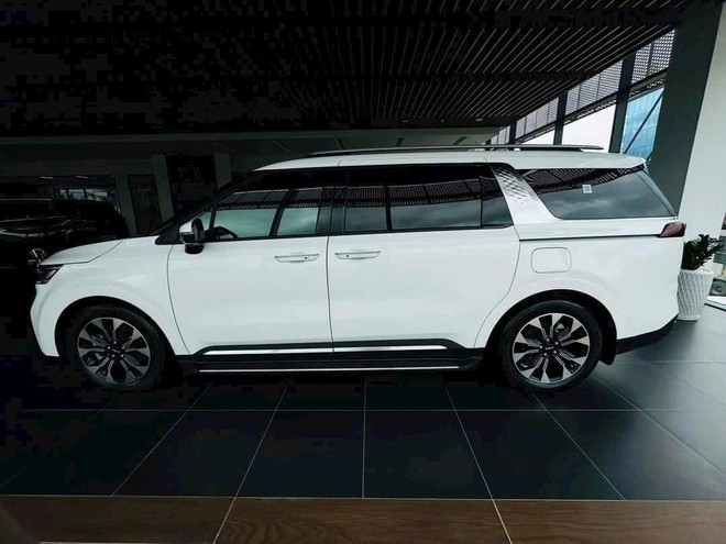 Kia Carnival bản xăng cao nhất giảm tới 210 triệu đồng tại đại lý, giá thực tế còn 1,549 tỷ đồng nhưng phải đánh đổi 1 thứ- Ảnh 4. Kia Carnival bản xăng cao nhất giảm tới 210 triệu đồng tại đại lý, giá thực tế còn 1,549 tỷ đồng nhưng phải đánh đổi 1 thứ- Ảnh 4.