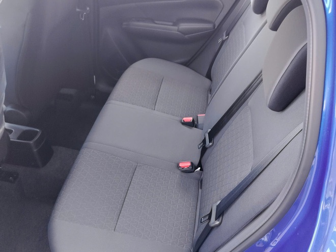 Ảnh thực tế Suzuki Swift 2025 đã về đại lý trước ra mắt: Màn hình lớn, sưởi ghế, có ADAS và hybrid cạnh tranh Mazda2- Ảnh 7. Ảnh thực tế Suzuki Swift 2025 đã về đại lý trước ra mắt: Màn hình lớn, sưởi ghế, có ADAS và hybrid cạnh tranh Mazda2- Ảnh 7.