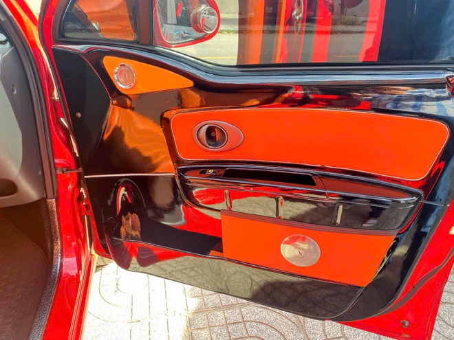 Cận cảnh Chevrolet Spark độ hết 150 triệu đồng: Vô-lăng AMG G63 giá 25 triệu đồng, cửa gió điều hòa Mercedes-Benz 6 triệu, mất 1 năm mới hoàn thành- Ảnh 8. Cận cảnh Chevrolet Spark độ hết 150 triệu đồng: Vô-lăng AMG G63 giá 25 triệu đồng, cửa gió điều hòa Mercedes-Benz 6 triệu, mất 1 năm mới hoàn thành- Ảnh 8.
