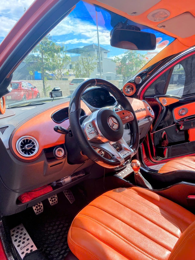 Cận cảnh Chevrolet Spark độ hết 150 triệu đồng: Vô-lăng AMG G63 giá 25 triệu đồng, cửa gió điều hòa Mercedes-Benz 6 triệu, mất 1 năm mới hoàn thành- Ảnh 4. Cận cảnh Chevrolet Spark độ hết 150 triệu đồng: Vô-lăng AMG G63 giá 25 triệu đồng, cửa gió điều hòa Mercedes-Benz 6 triệu, mất 1 năm mới hoàn thành- Ảnh 4.