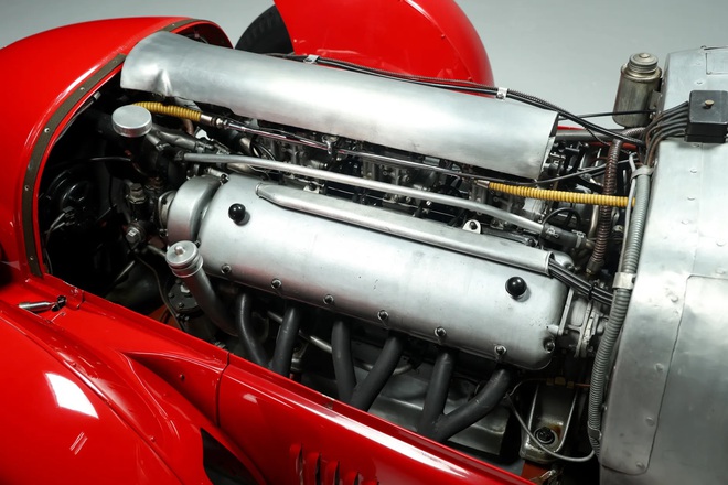 Siêu xe Ferrari bán giá kỷ lục 220 tỷ đồng: Đã 77 năm tuổi, là 1 trong 9 chiếc được sản xuất trên toàn thế giới- Ảnh 4. Siêu xe Ferrari bán giá kỷ lục 220 tỷ đồng: Đã 77 năm tuổi, là 1 trong 9 chiếc được sản xuất trên toàn thế giới- Ảnh 4.