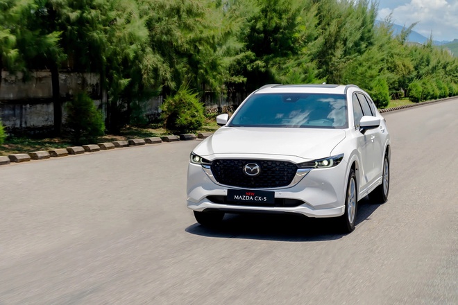Chênh đúng 10 triệu đồng, chọn Hyundai Tucson hay Mazda CX-5 đều bản 'full option' đắt nhất, bảng này sẽ giúp bạn dễ so sánh và quyết định- Ảnh 8. Chênh đúng 10 triệu đồng, chọn Hyundai Tucson hay Mazda CX-5 đều bản 'full option' đắt nhất, bảng này sẽ giúp bạn dễ so sánh và quyết định- Ảnh 8.