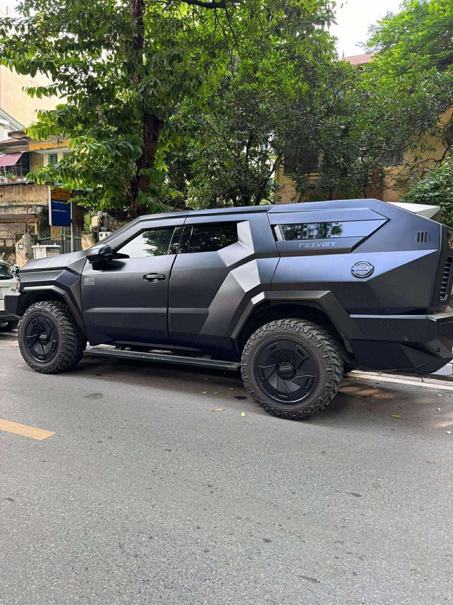 'Khủng long' Rezvani Vengeance xuất hiện tại Hà Nội: Hầm hố như xe quân sự, tùy chọn chống đạn, giá ngang siêu xe- Ảnh 2. 'Khủng long' Rezvani Vengeance xuất hiện tại Hà Nội: Hầm hố như xe quân sự, tùy chọn chống đạn, giá ngang siêu xe- Ảnh 2.