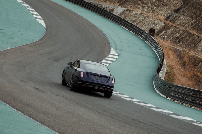 Tôi lái Rolls-Royce Spectre trên đường đua Nhật: Trải nghiệm ‘dễ dàng’ mà giàu cảm xúc- Ảnh 20. Tôi lái Rolls-Royce Spectre trên đường đua Nhật: Trải nghiệm ‘dễ dàng’ mà giàu cảm xúc- Ảnh 20.