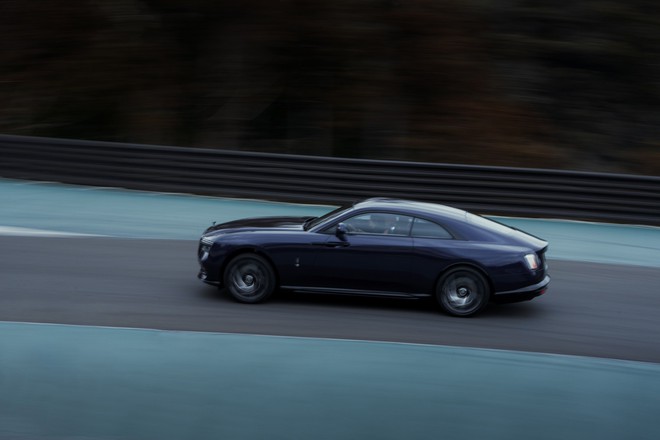 Tôi lái Rolls-Royce Spectre trên đường đua Nhật: Trải nghiệm ‘dễ dàng’ mà giàu cảm xúc- Ảnh 10. Tôi lái Rolls-Royce Spectre trên đường đua Nhật: Trải nghiệm ‘dễ dàng’ mà giàu cảm xúc- Ảnh 10.