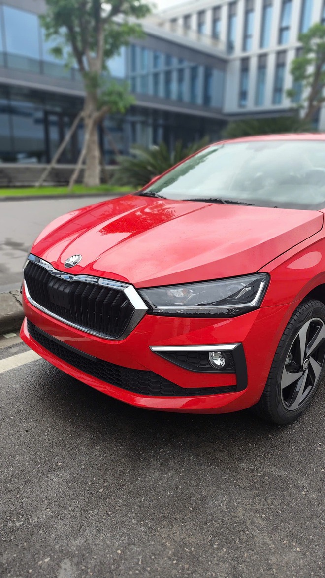 Skoda Slavia lộ 4 bản trước khi ra mắt Việt Nam: Giá tạm tính từ 450 triệu đồng, 2 màn hình lớn, máy turbo, gầm cao vượt hẳn Vios, Accent- Ảnh 6.