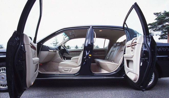 Đây là chiếc Toyota đặc biệt mà không nhiều người biết: Sản xuất năm 2000 nhưng thiết kế hoài cổ, cửa mở ngược như Rolls-Royce, có chi tiết giống 911 Targa, động cơ lấy từ Lexus- Ảnh 3. Đây là chiếc Toyota đặc biệt mà không nhiều người biết: Sản xuất năm 2000 nhưng thiết kế hoài cổ, cửa mở ngược như Rolls-Royce, có chi tiết giống 911 Targa, động cơ lấy từ Lexus- Ảnh 3.