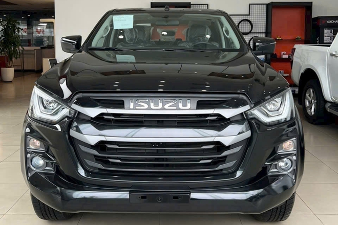 Isuzu D-Max dọn kho giảm 100 triệu đồng tại đại lý: Bản AT còn hơn 580 triệu, giá rẻ cho 'dân cày' không quan trọng mẫu mã- Ảnh 4. Isuzu D-Max dọn kho giảm 100 triệu đồng tại đại lý: Bản AT còn hơn 580 triệu, giá rẻ cho 'dân cày' không quan trọng mẫu mã- Ảnh 4.