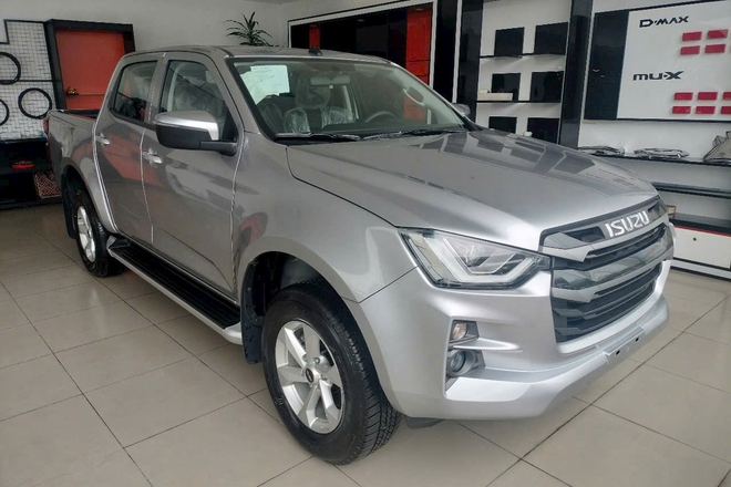 Isuzu D-Max dọn kho giảm 100 triệu đồng tại đại lý: Bản AT còn hơn 580 triệu, giá rẻ cho 'dân cày' không quan trọng mẫu mã- Ảnh 2. Isuzu D-Max dọn kho giảm 100 triệu đồng tại đại lý: Bản AT còn hơn 580 triệu, giá rẻ cho 'dân cày' không quan trọng mẫu mã- Ảnh 2.