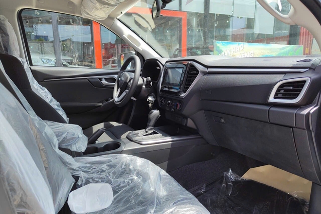 Isuzu D-Max dọn kho giảm 100 triệu đồng tại đại lý: Bản AT còn hơn 580 triệu, giá rẻ cho 'dân cày' không quan trọng mẫu mã- Ảnh 8. Isuzu D-Max dọn kho giảm 100 triệu đồng tại đại lý: Bản AT còn hơn 580 triệu, giá rẻ cho 'dân cày' không quan trọng mẫu mã- Ảnh 8.