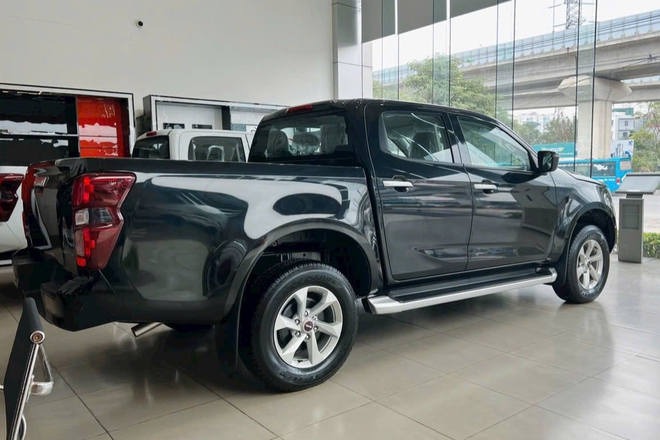 Isuzu D-Max dọn kho giảm 100 triệu đồng tại đại lý: Bản AT còn hơn 580 triệu, giá rẻ cho 'dân cày' không quan trọng mẫu mã- Ảnh 6. Isuzu D-Max dọn kho giảm 100 triệu đồng tại đại lý: Bản AT còn hơn 580 triệu, giá rẻ cho 'dân cày' không quan trọng mẫu mã- Ảnh 6.