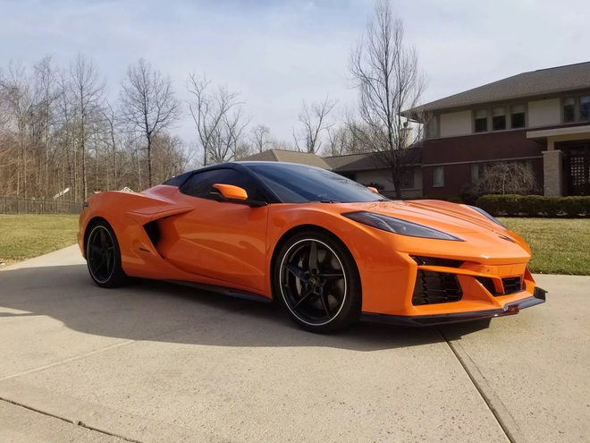 Chevrolet Corvette bản hybrid hiệu suất cao khiến bao người 'chưng hửng' về độ mất giá: Vừa chạy 180km đã 'bay' gần 800 triệu đồng- Ảnh 3. Chevrolet Corvette bản hybrid hiệu suất cao khiến bao người 'chưng hửng' về độ mất giá: Vừa chạy 180km đã 'bay' gần 800 triệu đồng- Ảnh 3.