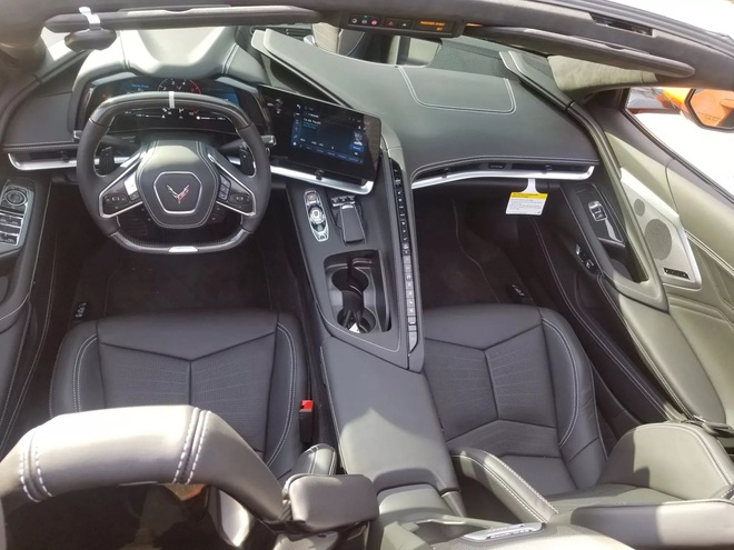 Chevrolet Corvette bản hybrid hiệu suất cao khiến bao người 'chưng hửng' về độ mất giá: Vừa chạy 180km đã 'bay' gần 800 triệu đồng- Ảnh 6. Chevrolet Corvette bản hybrid hiệu suất cao khiến bao người 'chưng hửng' về độ mất giá: Vừa chạy 180km đã 'bay' gần 800 triệu đồng- Ảnh 6.