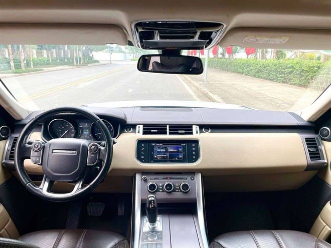 Đây là chiếc Range Rover dành cho dân chơi thích trải nghiệm nhưng chỉ đủ tiền tậu Mercedes C 200- Ảnh 6. Đây là chiếc Range Rover dành cho dân chơi thích trải nghiệm nhưng chỉ đủ tiền tậu Mercedes C 200- Ảnh 6.