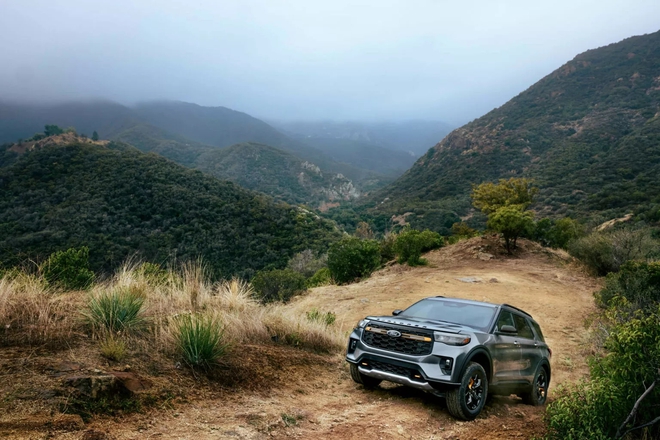 Ford Explorer 2026 thêm bản 'off-road đỉnh nhất từ trước đến nay': Ngoại hình hầm hố hơn, một loạt 'đồ chơi' quăng quật địa hình, mạnh tới 400 mã lực- Ảnh 7. Ford Explorer 2026 thêm bản 'off-road đỉnh nhất từ trước đến nay': Ngoại hình hầm hố hơn, một loạt 'đồ chơi' quăng quật địa hình, mạnh tới 400 mã lực- Ảnh 7.