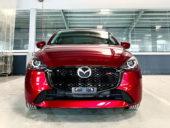 Chọn Suzuki Swift hay Mazda2 cho chị em với mức chênh 25 triệu đồng, bảng này sẽ giúp bạn tham khảo để dễ đưa ra quyết định- Ảnh 5. Chọn Suzuki Swift hay Mazda2 cho chị em với mức chênh 25 triệu đồng, bảng này sẽ giúp bạn tham khảo để dễ đưa ra quyết định- Ảnh 5.