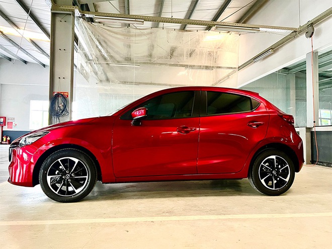 Chọn Suzuki Swift hay Mazda2 cho chị em với mức chênh 25 triệu đồng, bảng này sẽ giúp bạn tham khảo để dễ đưa ra quyết định- Ảnh 17. Chọn Suzuki Swift hay Mazda2 cho chị em với mức chênh 25 triệu đồng, bảng này sẽ giúp bạn tham khảo để dễ đưa ra quyết định- Ảnh 17.