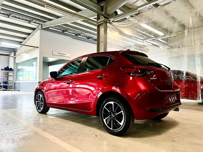 Chọn Suzuki Swift hay Mazda2 cho chị em với mức chênh 25 triệu đồng, bảng này sẽ giúp bạn tham khảo để dễ đưa ra quyết định- Ảnh 14. Chọn Suzuki Swift hay Mazda2 cho chị em với mức chênh 25 triệu đồng, bảng này sẽ giúp bạn tham khảo để dễ đưa ra quyết định- Ảnh 14.