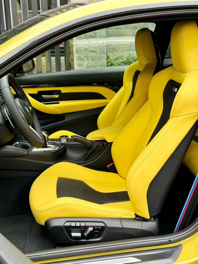 Hàng hiếm BMW M4 hạ giá hơn nửa tỷ đồng sau 1 năm rao bán: Giá tiệm cận 320i 'đập hộp', đã độ lại nhiều chi tiết- Ảnh 4. Hàng hiếm BMW M4 hạ giá hơn nửa tỷ đồng sau 1 năm rao bán: Giá tiệm cận 320i 'đập hộp', đã độ lại nhiều chi tiết- Ảnh 4.
