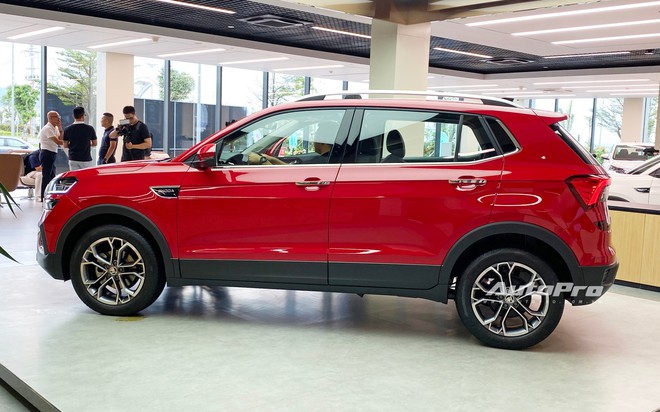 Skoda Kushaq ra mắt Việt Nam: Giá từ 599 triệu đồng, 2 bản, trang bị nội thất xịn, bản 'base' có ADAS cạnh tranh Yaris Cross, Xforce- Ảnh 3. Skoda Kushaq ra mắt Việt Nam: Giá từ 599 triệu đồng, 2 bản, trang bị nội thất xịn, bản 'base' có ADAS cạnh tranh Yaris Cross, Xforce- Ảnh 3.