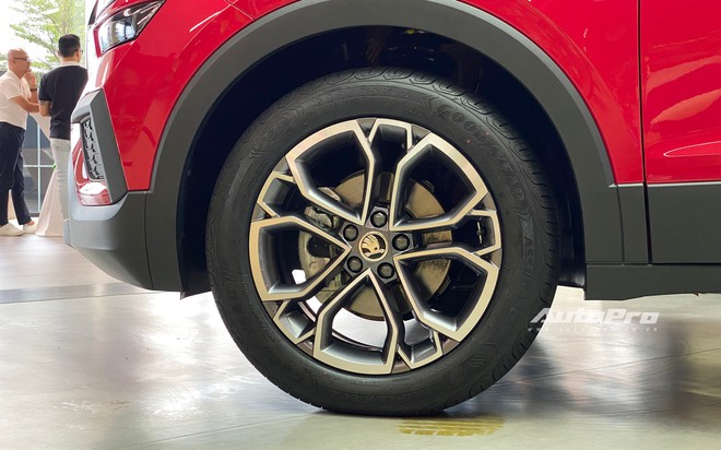 Skoda Kushaq ra mắt Việt Nam: Giá từ 599 triệu đồng, 2 bản, trang bị nội thất xịn, bản 'base' có ADAS cạnh tranh Yaris Cross, Xforce- Ảnh 7. Skoda Kushaq ra mắt Việt Nam: Giá từ 599 triệu đồng, 2 bản, trang bị nội thất xịn, bản 'base' có ADAS cạnh tranh Yaris Cross, Xforce- Ảnh 7.