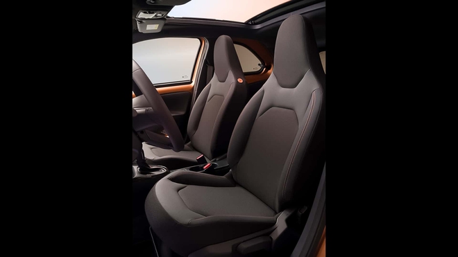 Toyota Aygo từng bán ở Việt Nam có bản nâng cấp: Thêm gói thể thao, động cơ hybrid tiêu thụ từ 3,8 lít/100km- Ảnh 10. Toyota Aygo từng bán ở Việt Nam có bản nâng cấp: Thêm gói thể thao, động cơ hybrid tiêu thụ từ 3,8 lít/100km- Ảnh 10.