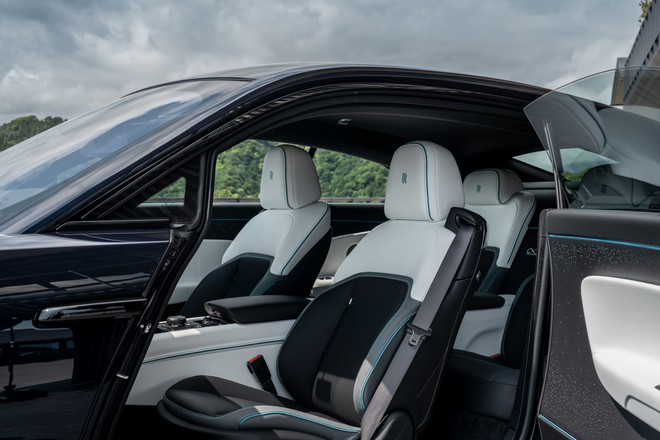 Rolls-Royce Black Badge - Cách khẳng định vị thế mới của giới siêu giàu- Ảnh 20. Rolls-Royce Black Badge - Cách khẳng định vị thế mới của giới siêu giàu- Ảnh 20.