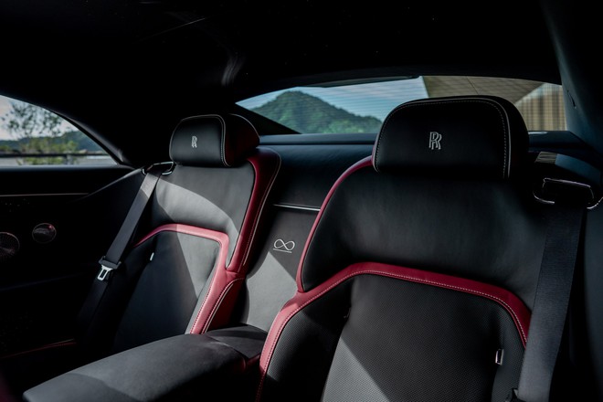 Rolls-Royce Black Badge - Cách khẳng định vị thế mới của giới siêu giàu- Ảnh 9. Rolls-Royce Black Badge - Cách khẳng định vị thế mới của giới siêu giàu- Ảnh 9.
