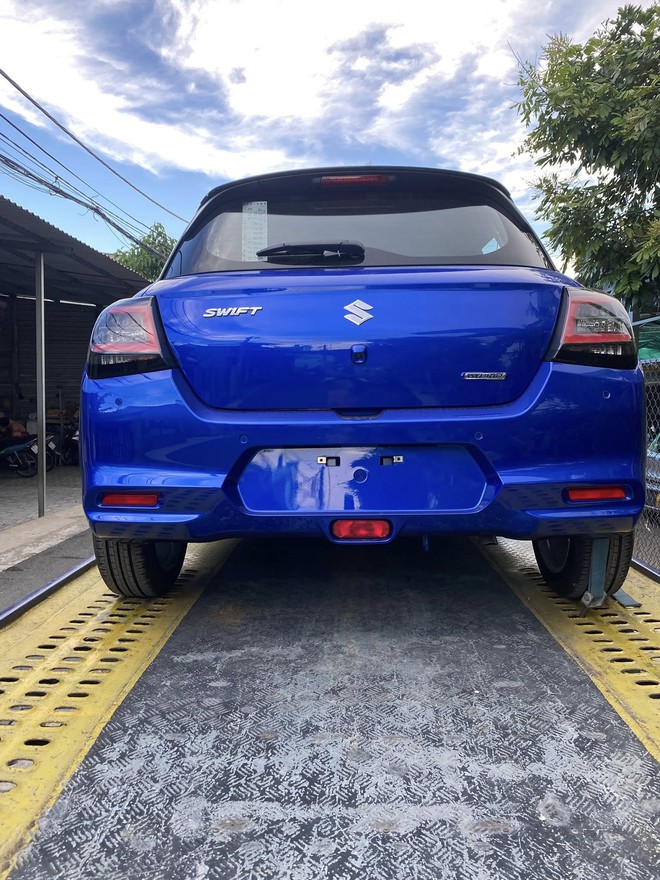 Suzuki Swift 2025 lần đầu lộ diện thực tế tại Việt Nam, hãng 'úp mở' qua minigame, dễ ra mắt ngay tháng này- Ảnh 4. Suzuki Swift 2025 lần đầu lộ diện thực tế tại Việt Nam, hãng 'úp mở' qua minigame, dễ ra mắt ngay tháng này- Ảnh 4.