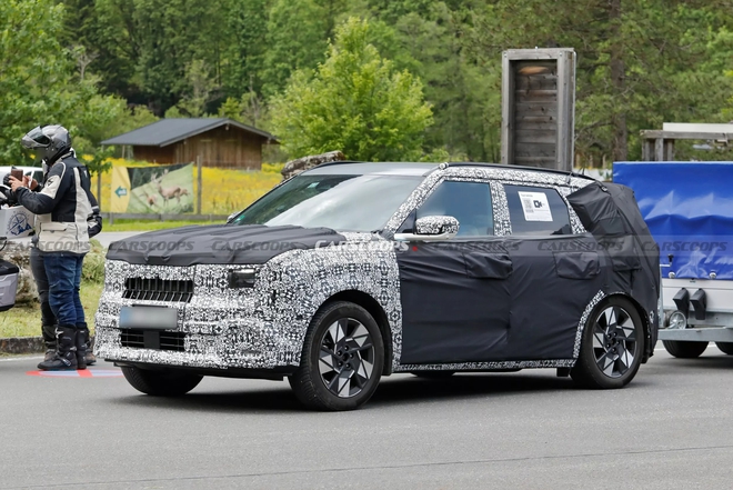 Kia Seltos 2026 tiếp tục lộ trên đường với dáng góc cạnh như Carnival, đèn LED phân tầng, mâm mới, thiết kế dễ gây 'wow'- Ảnh 4. Kia Seltos 2026 tiếp tục lộ trên đường với dáng góc cạnh như Carnival, đèn LED phân tầng, mâm mới, thiết kế dễ gây 'wow'- Ảnh 4.