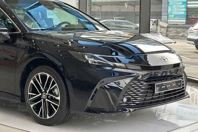 Toyota Camry giảm giá 100 triệu đồng tại đại lý: Bản 'base' còn hơn 1,1 tỷ, vẫn đắt hơn 200 triệu so với Mazda6 bản 'full'- Ảnh 6. Toyota Camry giảm giá 100 triệu đồng tại đại lý: Bản 'base' còn hơn 1,1 tỷ, vẫn đắt hơn 200 triệu so với Mazda6 bản 'full'- Ảnh 6.