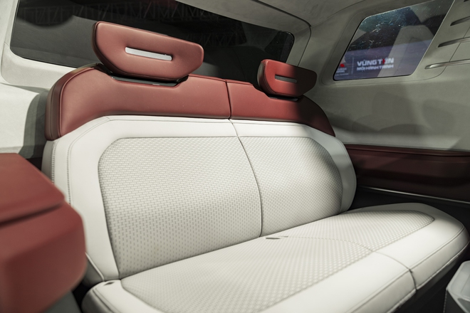 Mitsubishi DST Concept ra mắt Việt Nam: Mẫu xe 7 chỗ mới dễ thay thế Outlander, nhiều điểm giống Xforce, có ADAS- Ảnh 12. Mitsubishi DST Concept ra mắt Việt Nam: Mẫu xe 7 chỗ mới dễ thay thế Outlander, nhiều điểm giống Xforce, có ADAS- Ảnh 12.