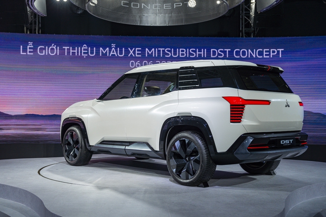 Mitsubishi DST Concept ra mắt Việt Nam: Mẫu xe 7 chỗ mới dễ thay thế Outlander, nhiều điểm giống Xforce, có ADAS- Ảnh 3. Mitsubishi DST Concept ra mắt Việt Nam: Mẫu xe 7 chỗ mới dễ thay thế Outlander, nhiều điểm giống Xforce, có ADAS- Ảnh 3.