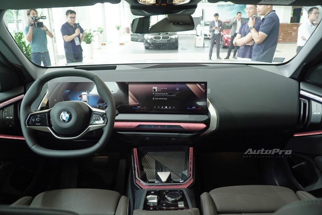 BMW X3 2025 ra mắt Việt Nam: Giá từ 2,279 tỷ đồng, chơi game trên xe, có ADAS, động cơ mới, AWD từ bản 'base' đấu GLC- Ảnh 12. BMW X3 2025 ra mắt Việt Nam: Giá từ 2,279 tỷ đồng, chơi game trên xe, có ADAS, động cơ mới, AWD từ bản 'base' đấu GLC- Ảnh 12.