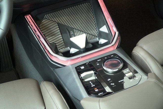 BMW X3 2025 ra mắt Việt Nam: Giá từ 2,279 tỷ đồng, chơi game trên xe, có ADAS, động cơ mới, AWD từ bản 'base' đấu GLC- Ảnh 16. BMW X3 2025 ra mắt Việt Nam: Giá từ 2,279 tỷ đồng, chơi game trên xe, có ADAS, động cơ mới, AWD từ bản 'base' đấu GLC- Ảnh 16.