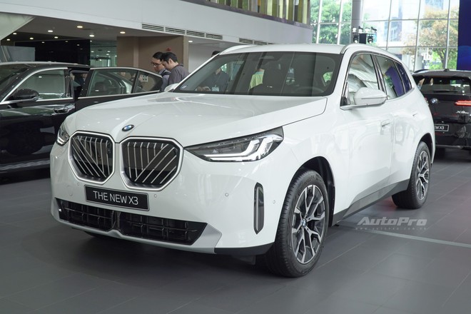BMW X3 2025 ra mắt Việt Nam: Giá từ 2,279 tỷ đồng, chơi game trên xe, có ADAS, động cơ mới, AWD từ bản 'base' đấu GLC- Ảnh 2. BMW X3 2025 ra mắt Việt Nam: Giá từ 2,279 tỷ đồng, chơi game trên xe, có ADAS, động cơ mới, AWD từ bản 'base' đấu GLC- Ảnh 2.