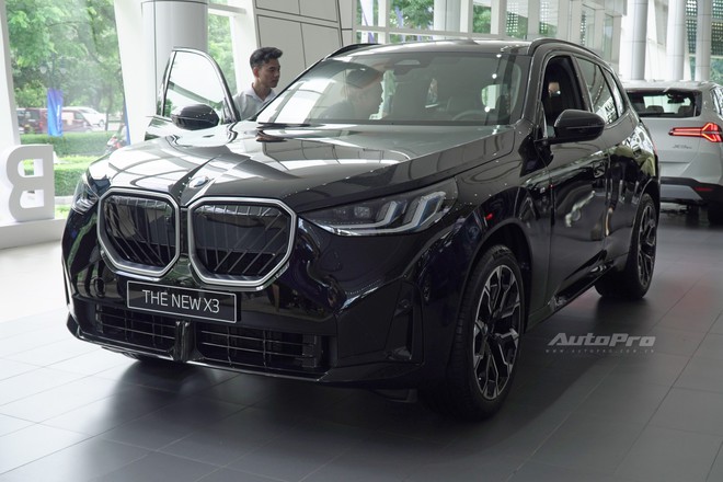 BMW X3 2025 ra mắt Việt Nam: Giá từ 2,279 tỷ đồng, chơi game trên xe, có ADAS, động cơ mới, AWD từ bản 'base' đấu GLC- Ảnh 3. BMW X3 2025 ra mắt Việt Nam: Giá từ 2,279 tỷ đồng, chơi game trên xe, có ADAS, động cơ mới, AWD từ bản 'base' đấu GLC- Ảnh 3.