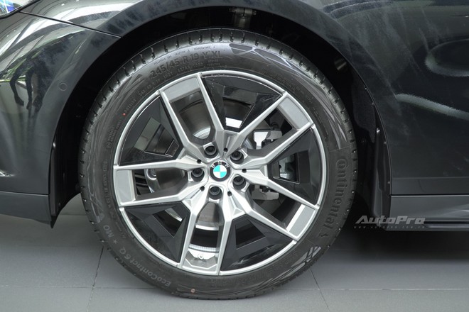 BMW 5 Series 2025 giá từ 2,589 tỷ đồng tại Việt Nam: Thiết kế mới lạ nhưng dễ tranh cãi, vừa ra mắt đã BMW 5 Series 2025 giá từ 2,589 tỷ đồng tại Việt Nam: Thiết kế mới lạ nhưng dễ tranh cãi, vừa ra mắt đã