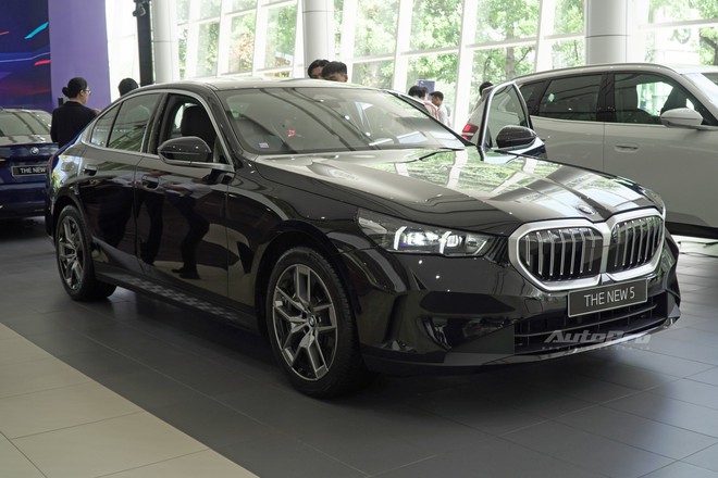 BMW 5 Series 2025 giá từ 2,589 tỷ đồng tại Việt Nam: Thiết kế mới lạ nhưng dễ tranh cãi, vừa ra mắt đã BMW 5 Series 2025 giá từ 2,589 tỷ đồng tại Việt Nam: Thiết kế mới lạ nhưng dễ tranh cãi, vừa ra mắt đã