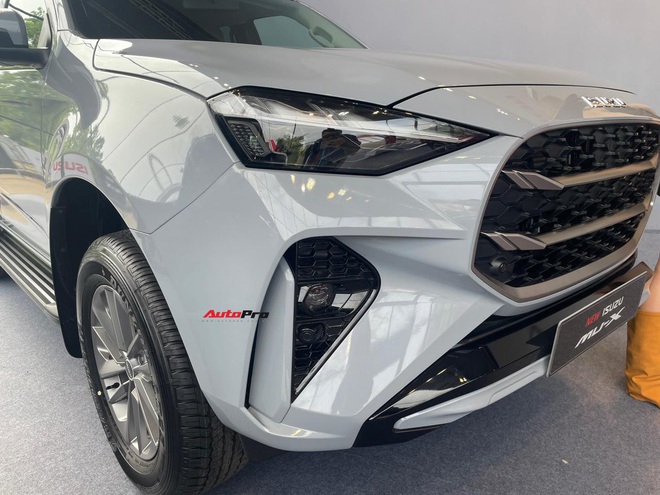 Isuzu mu-X 2025 trình làng Việt Nam: Thêm bản Sport, giá từ 928 triệu đồng, sửa nhẹ thiết kế, có ADAS, thêm camera- Ảnh 3. Isuzu mu-X 2025 trình làng Việt Nam: Thêm bản Sport, giá từ 928 triệu đồng, sửa nhẹ thiết kế, có ADAS, thêm camera- Ảnh 3.