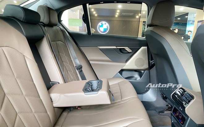 Bỏ qua bộ mâm bị CĐM 'mổ xẻ' nhiều, BMW 520i giá 2,589 tỷ đồng có nhiều 'option' rất xịn: ADAS, camera 360 chỉ là một phần- Ảnh 16. Bỏ qua bộ mâm bị CĐM 'mổ xẻ' nhiều, BMW 520i giá 2,589 tỷ đồng có nhiều 'option' rất xịn: ADAS, camera 360 chỉ là một phần- Ảnh 16.