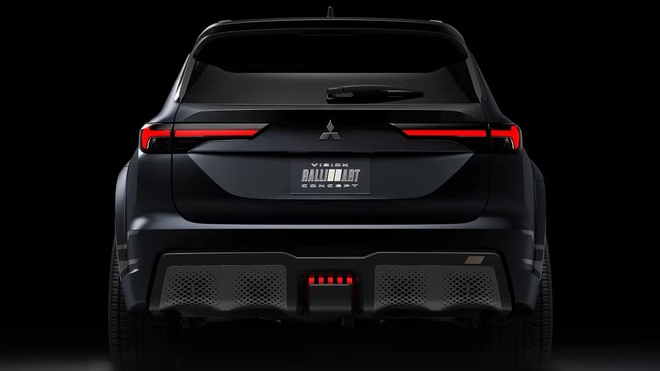 Mitsubishi Outlander bản hiệu suất cao này mà về Việt Nam thì dễ hot: Mâm lớn, phanh to, có chi tiết kiểu xe đua F1- Ảnh 7. Mitsubishi Outlander bản hiệu suất cao này mà về Việt Nam thì dễ hot: Mâm lớn, phanh to, có chi tiết kiểu xe đua F1- Ảnh 7.