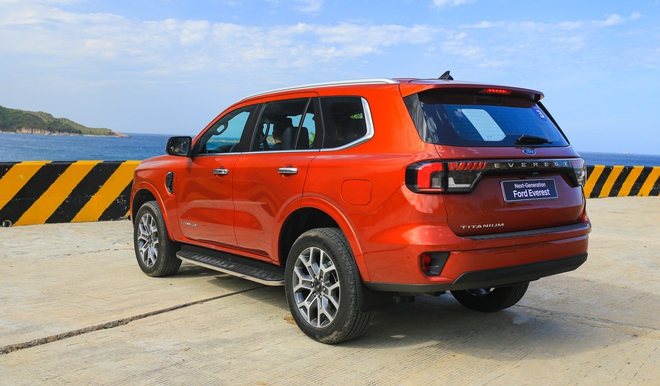 Cùng giá gần 1,3 tỷ đồng, Isuzu mu-X bản đắt nhất hơn thua gì Ford Everest 'cận full', bảng này cho thấy nhiều điểm khác rõ rệt- Ảnh 4. Cùng giá gần 1,3 tỷ đồng, Isuzu mu-X bản đắt nhất hơn thua gì Ford Everest 'cận full', bảng này cho thấy nhiều điểm khác rõ rệt- Ảnh 4.
