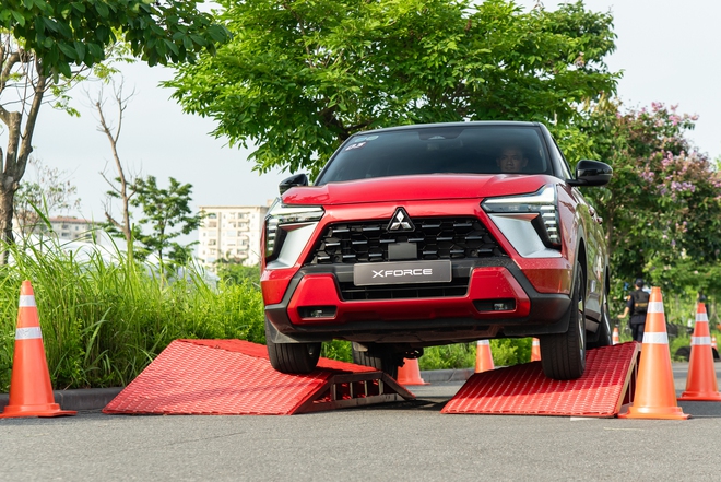 Vắt sức Mitsubishi Xforce leo dốc cao 8 mét và loạt bài thử ra trò, lại còn free tại Hà Nội- Ảnh 11. Vắt sức Mitsubishi Xforce leo dốc cao 8 mét và loạt bài thử ra trò, lại còn free tại Hà Nội- Ảnh 11.