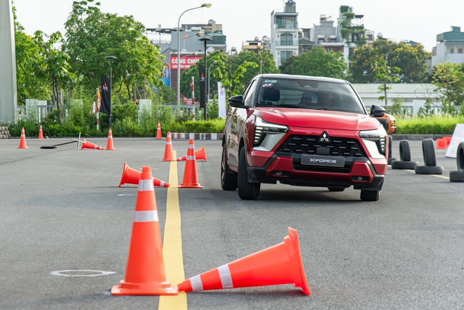 Vắt sức Mitsubishi Xforce leo dốc cao 8 mét và loạt bài thử ra trò, lại còn free tại Hà Nội- Ảnh 23. Vắt sức Mitsubishi Xforce leo dốc cao 8 mét và loạt bài thử ra trò, lại còn free tại Hà Nội- Ảnh 23.