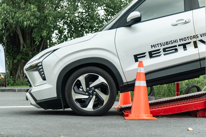 Vắt sức Mitsubishi Xforce leo dốc cao 8 mét và loạt bài thử ra trò, lại còn free tại Hà Nội- Ảnh 21. Vắt sức Mitsubishi Xforce leo dốc cao 8 mét và loạt bài thử ra trò, lại còn free tại Hà Nội- Ảnh 21.